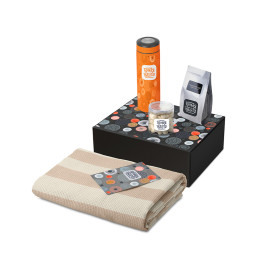 Подарочный набор Re:y. Warm с пледом, термосом и чаем