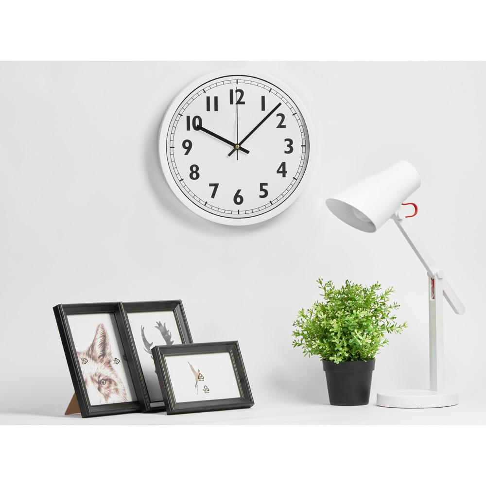 Пластиковые настенные часы диаметр 30 см White Mile, белый